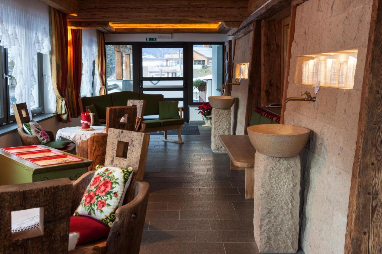 Hotel Terme Antico Bagno Pozza di Fassa Bagian luar foto