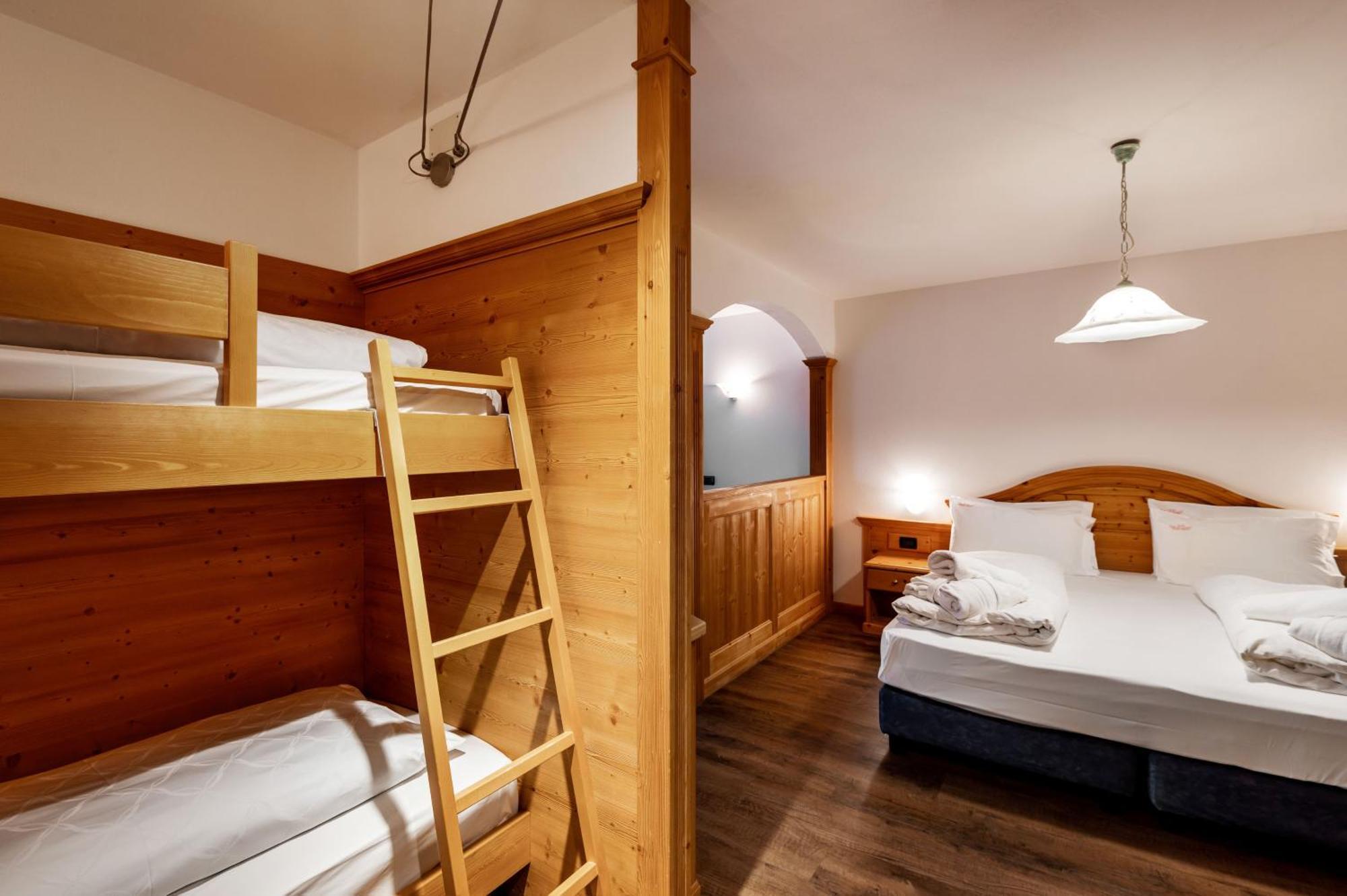 Hotel Terme Antico Bagno Pozza di Fassa Ruang foto