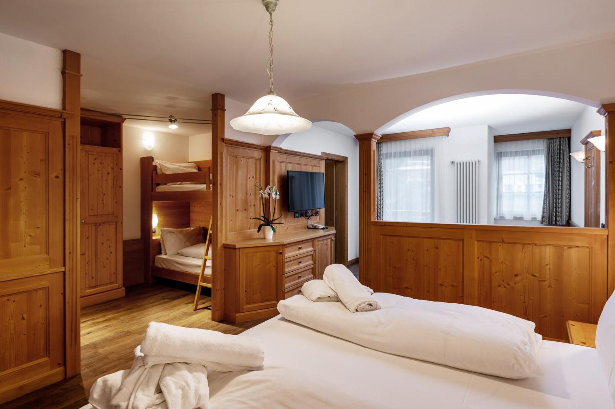 Hotel Terme Antico Bagno Pozza di Fassa Ruang foto