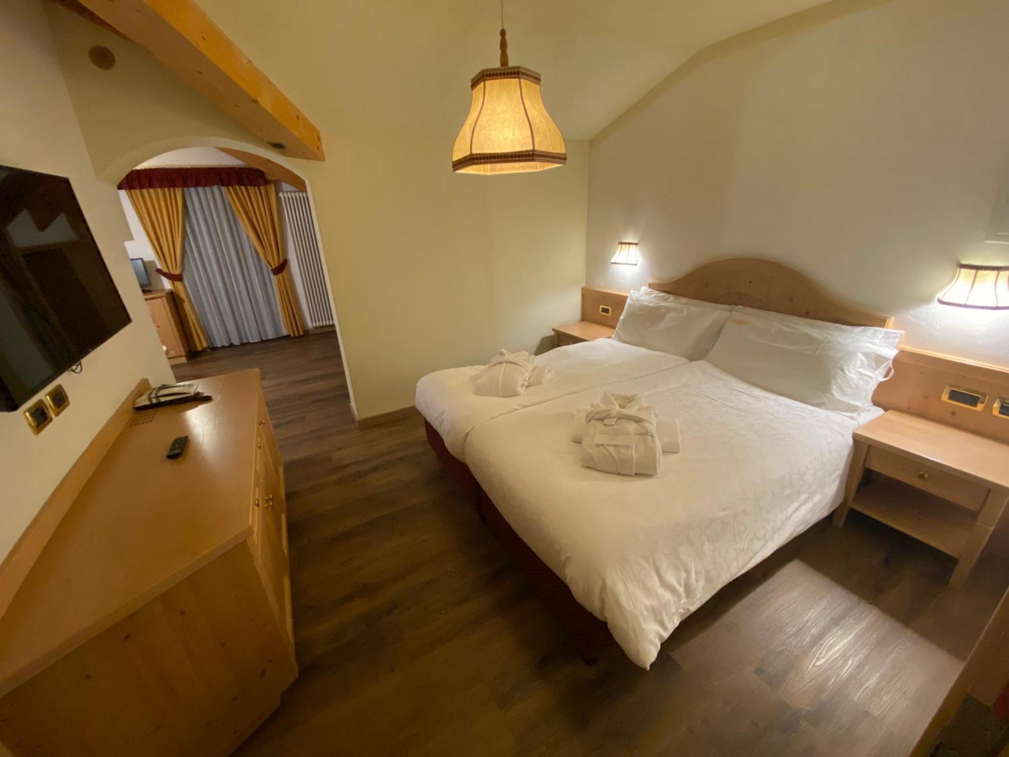 Hotel Terme Antico Bagno Pozza di Fassa Ruang foto