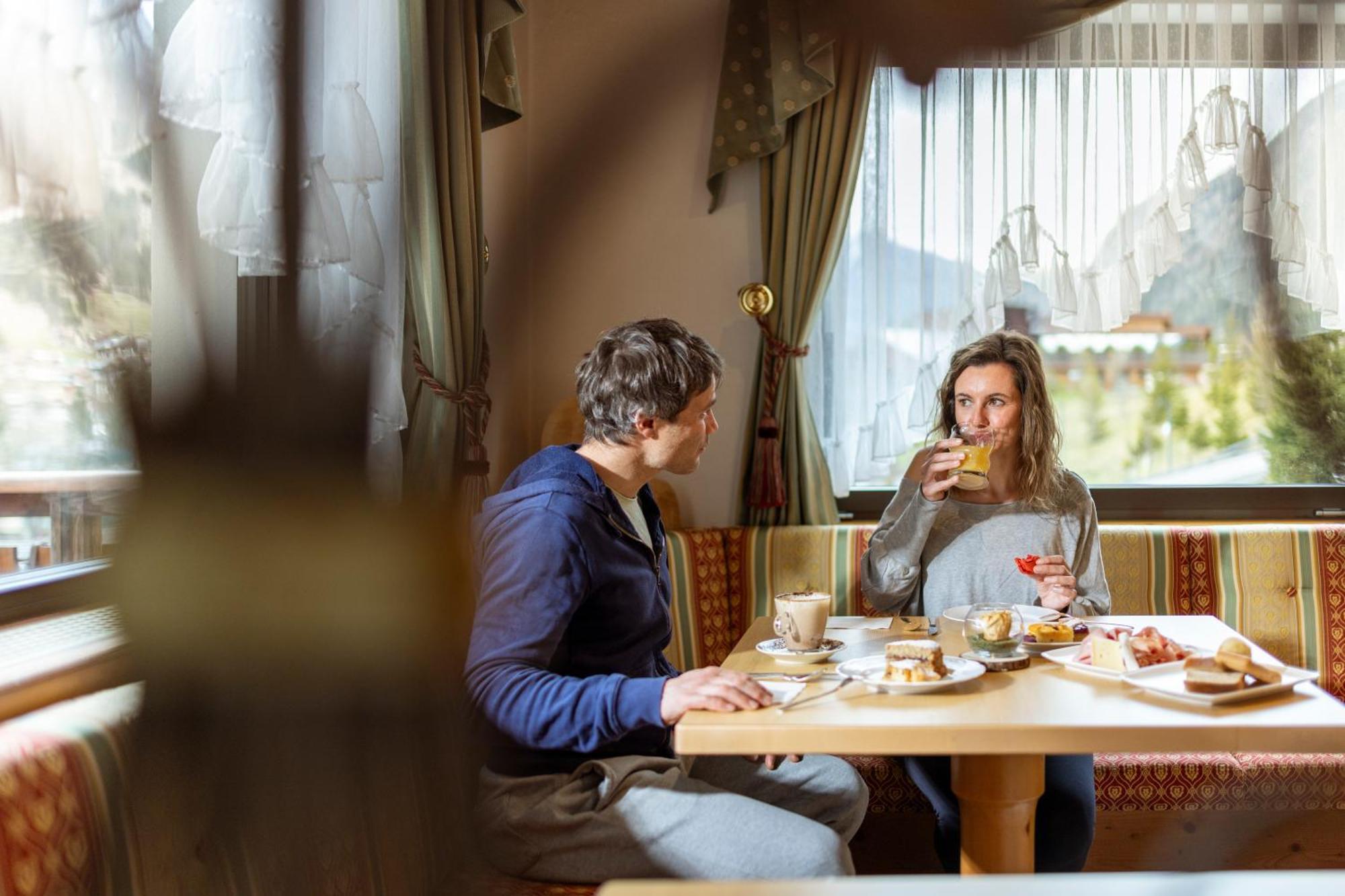 Hotel Terme Antico Bagno Pozza di Fassa Bagian luar foto